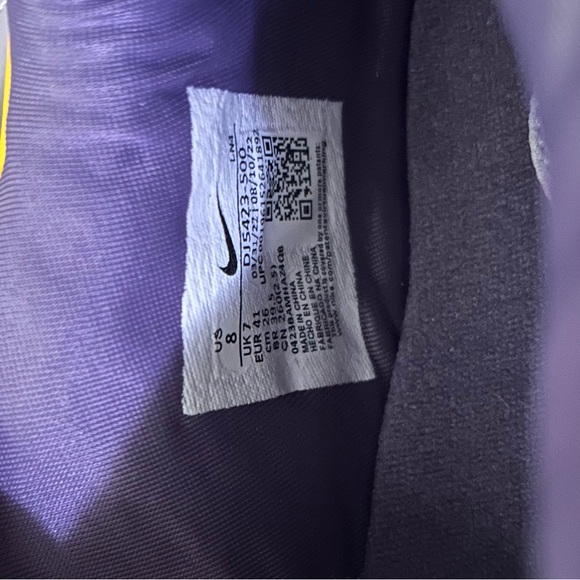 Lebron 20 purple and gold, still in good condition and only worn for a month - Picture 5 of 6